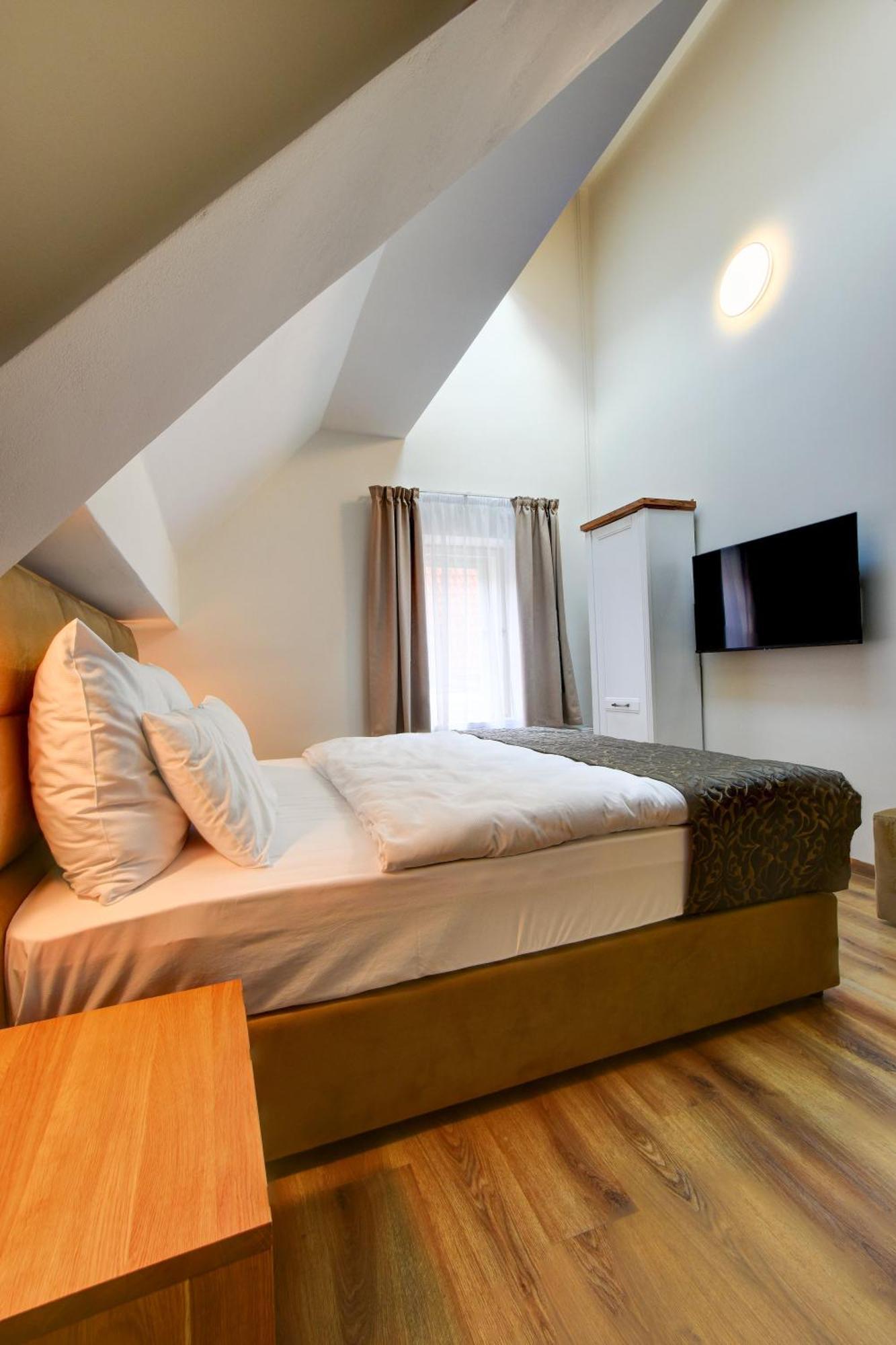 Double room Bath Kitchenette