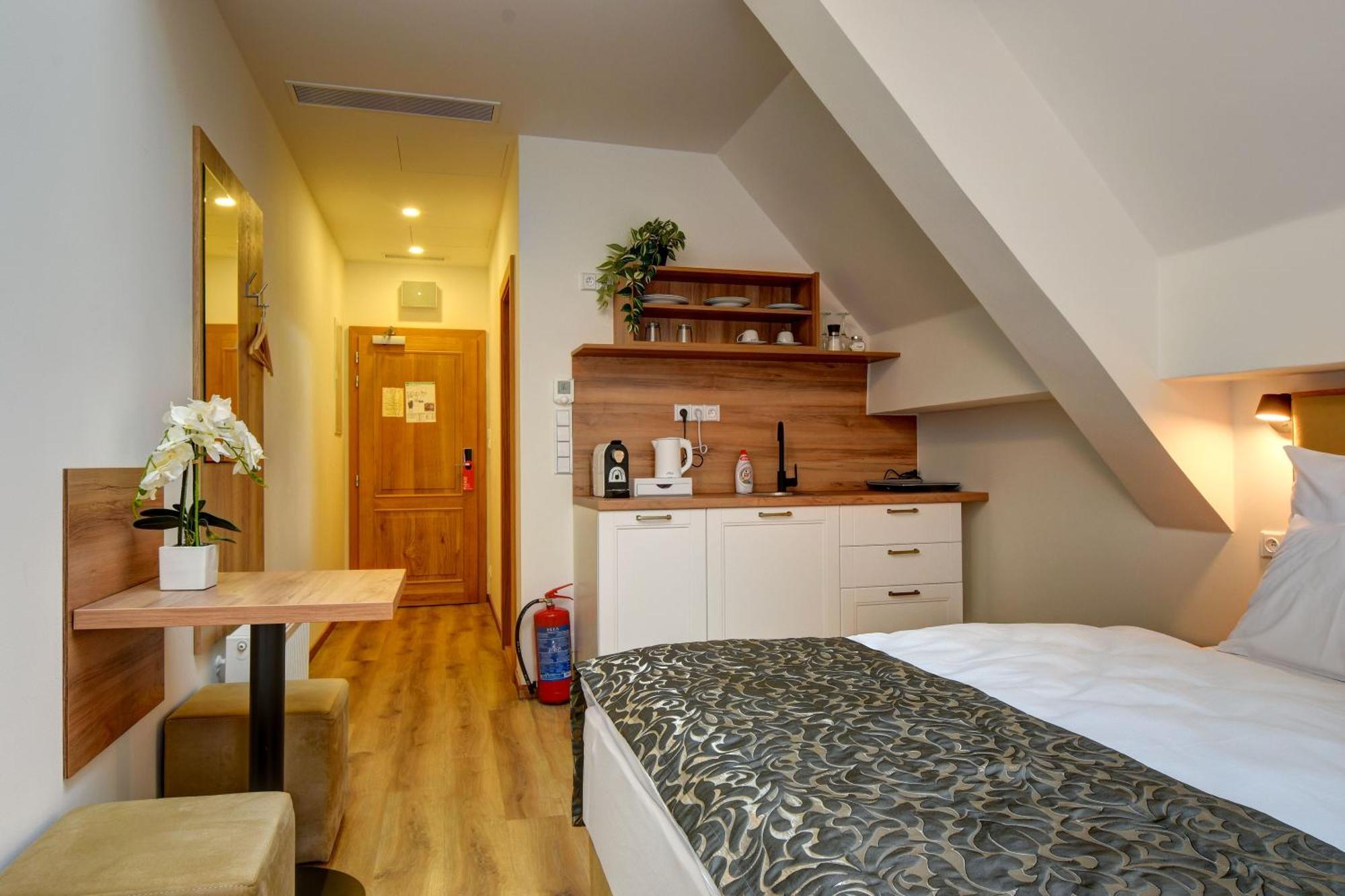Double room Bath Kitchenette